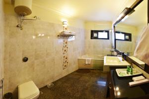 Koupelna v ubytování Indraprastha Resort