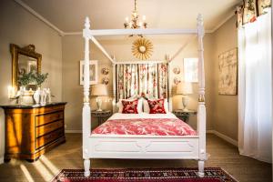 Ένα ή περισσότερα κρεβάτια σε δωμάτιο στο Carcassonne Bed and Breakfast du Palais +47 φωτογραφίες
