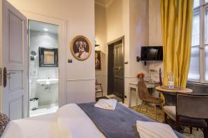 A bed or beds in a room at BpR R20 Studio Home with A/C