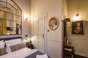 A bed or beds in a room at BpR R20 Studio Home with A/C