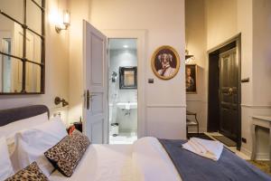 A bed or beds in a room at BpR R20 Studio Home with A/C