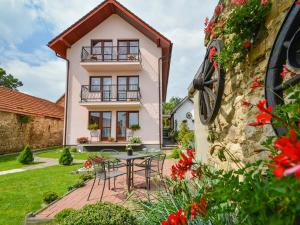 a view of a house from the garden at Ubytovanie pod Tatrami in Nová Lesná