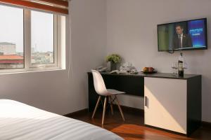 TV a/nebo společenská místnost v ubytování Hanoi Aria Central Hotel & Spa