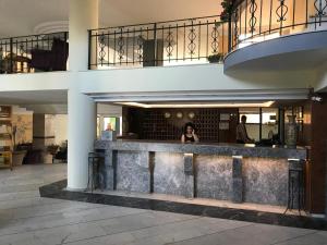 a woman standing behind a bar in a building at AFYTOS ÖREN PARK MTK in Burhaniye +82 photos