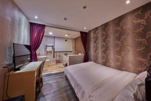 TV a/nebo společenská místnost v ubytování Kyokusui Hotspring Hotel + 37 fotografií