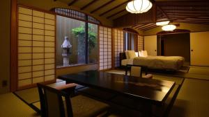 Posedenie v ubytovaní Atami Sekitei