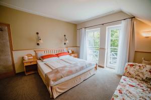 Łóżko lub łóżka w pokoju w obiekcie Garten-Hotel Ochensberger