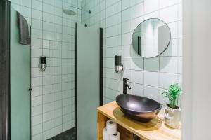 Bagno di Colorbox - by Loginn Tel-Avivian hotels