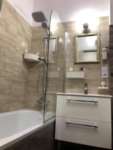 Ванна кімната в Apartament Datini, 40 m2