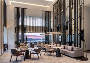 Posezení v ubytování Crowne Plaza Xiamen Jimei Seaview by IHG-Free Mini Bar