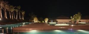 The Cabbana Resort & Spa内部或周边的泳池