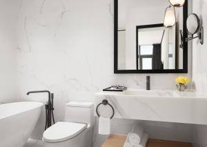 Citadines Flatiron Phnom Penh的一间浴室