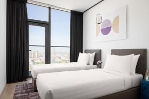 Citadines Flatiron Phnom Penh客房内的一张或多张床位