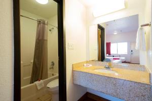 Koupelna v ubytování Americas Best Value Inn & Suites Humble