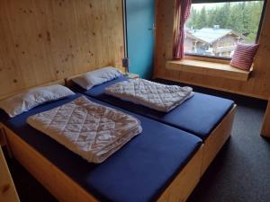 Postel nebo postele na pokoji v ubytování Jugendgästehaus Gerlosplatte