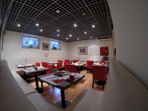 Televízia a/alebo spoločenská miestnosť v ubytovaní Hotel Campion CityLife
