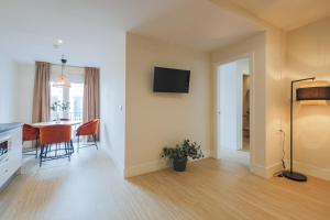 TV a/nebo společenská místnost v ubytování Apartamentos Magna Sevilla