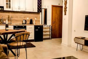 Køkken eller tekøkken på Луксозен Апартамент Мечи Чал - Апартхотел Манастира 2 + 22 billeder