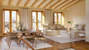 sala de estar con mesa, sillas y sofá en La Gallega by Upper Luxury Housing en A Coruña