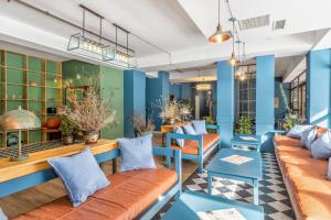 Ruang duduk di Raimond Palace Hotel