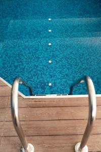 Kolam renang di atau dekat dengan Raimond Palace Hotel