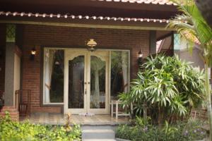 Η πρόσοψη ή η είσοδος του Kubuku Eco Dive Lodge and Yoga