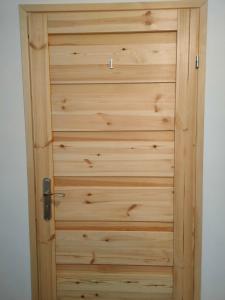 a wooden door in a room at Apartamenty Daola in Gdańsk