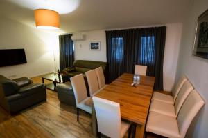 TV a/nebo společenská místnost v ubytování Apart Hotel West
