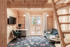 Телевизор и/или развлекательный центр в Villa Milimani - stuletnia, folk & butique, adults only
