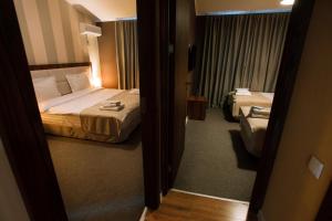 Postel nebo postele na pokoji v ubytování Apart Hotel West