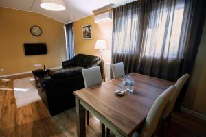 TV a/nebo společenská místnost v ubytování Apart Hotel West