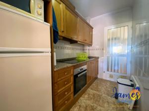 Kuchyň nebo kuchyňský kout v ubytování La Ciñuelica, R2 Ground Floor Apartment Com pool L188