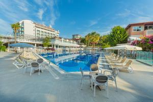 Басейн в Justiniano Club Alanya або поблизу