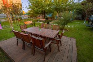 Zahrada ubytování Apart Hotel West + 37 fotografií