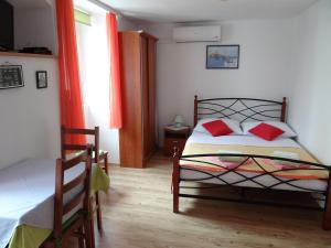 Postel nebo postele na pokoji v ubytování Apartments Sanja