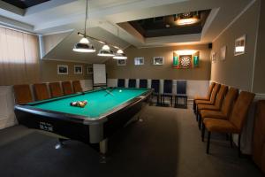 Biliár nebo kulečník v ubytování Apart Hotel West