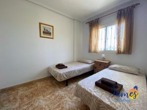 Postel nebo postele na pokoji v ubytování La Ciñuelica R11 Ground Floor Apartment Com Pool L111