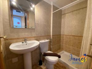Koupelna v ubytování La Ciñuelica R11 Ground Floor Apartment Com Pool L111