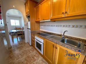 Kuchyň nebo kuchyňský kout v ubytování La Ciñuelica R11 Ground Floor Apartment Com Pool L111