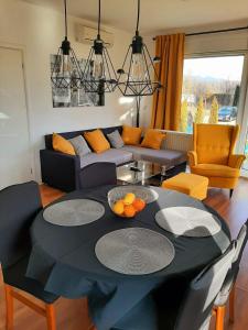 A seating area at Apartman EVA ZAGREB