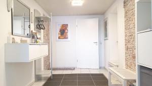 Η κουζίνα ή μικρή κουζίνα στο Gästezimmer-Apartment Heidi Hönl +7 φωτογραφίες