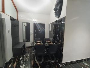 Ένα μπάνιο στο MONAR Exclusive Center FREE Parking in Garage +28 φωτογραφίες