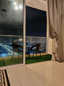 Bazén v ubytování Ksl D'esplanade Studio Apartment's 1 nebo v jeho okolí