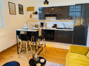 Dapur atau dapur kecil di Appartement Place de la Cath' avec Parking