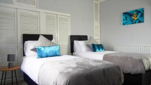 Gulta vai gultas numurā naktsmītnē Portobello House - Four Bedroom House perfect for CONTRACTORS - Sleeps 6 - FREE parking