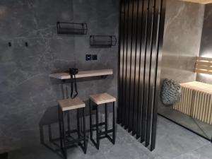 a bar with two stools in a room at Domki PRemium in Zawoja
