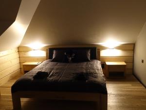 Łóżko lub łóżka w pokoju w obiekcie Domki PRemium