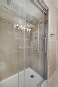 Et badeværelse på Riverside Retreat