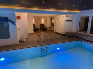 a large swimming pool in a building at Hotel Haus am Hochwald in Hahnenklee-Bockswiese