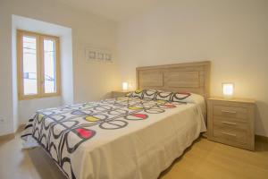 Giường trong phòng chung tại Casa Nord 50 by Mallorca House Rent